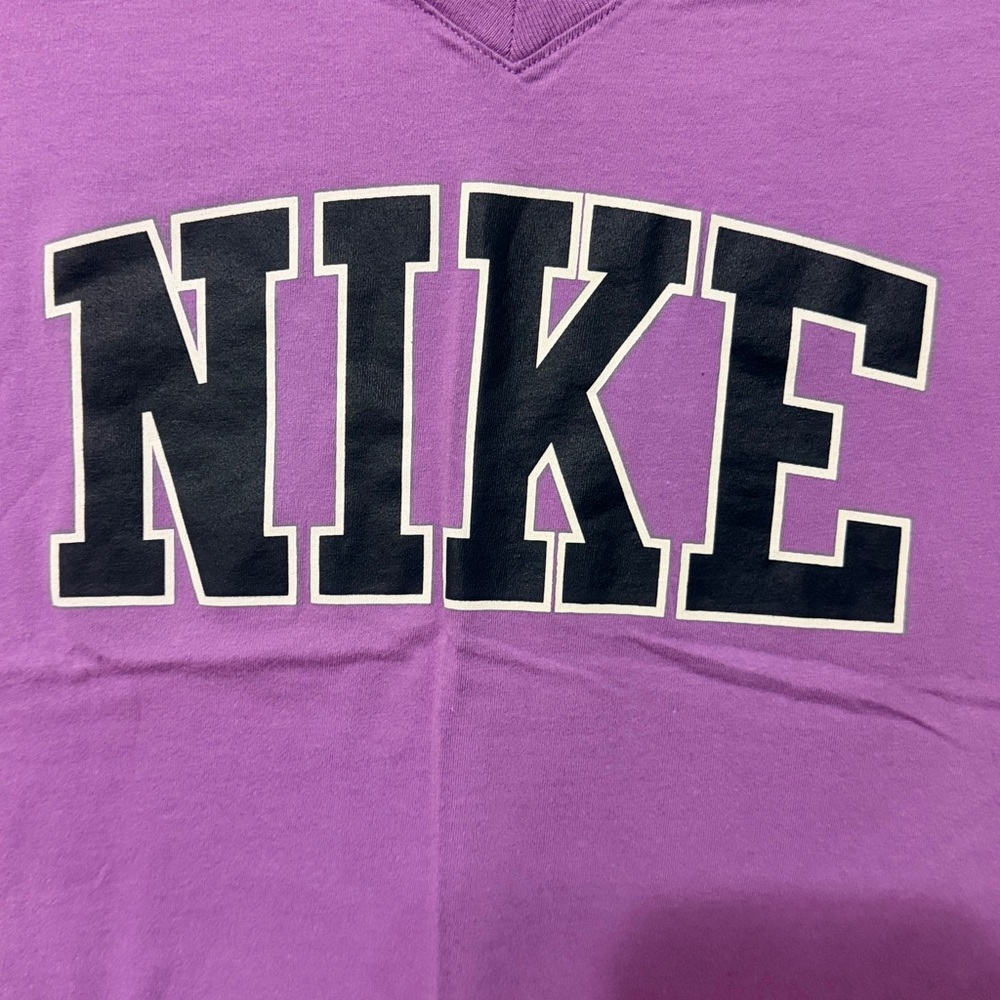 Nike Women’s Spellout Logo V-Neck T-Shirt - Purple/Lavender - Size M - Picture 3 of 9